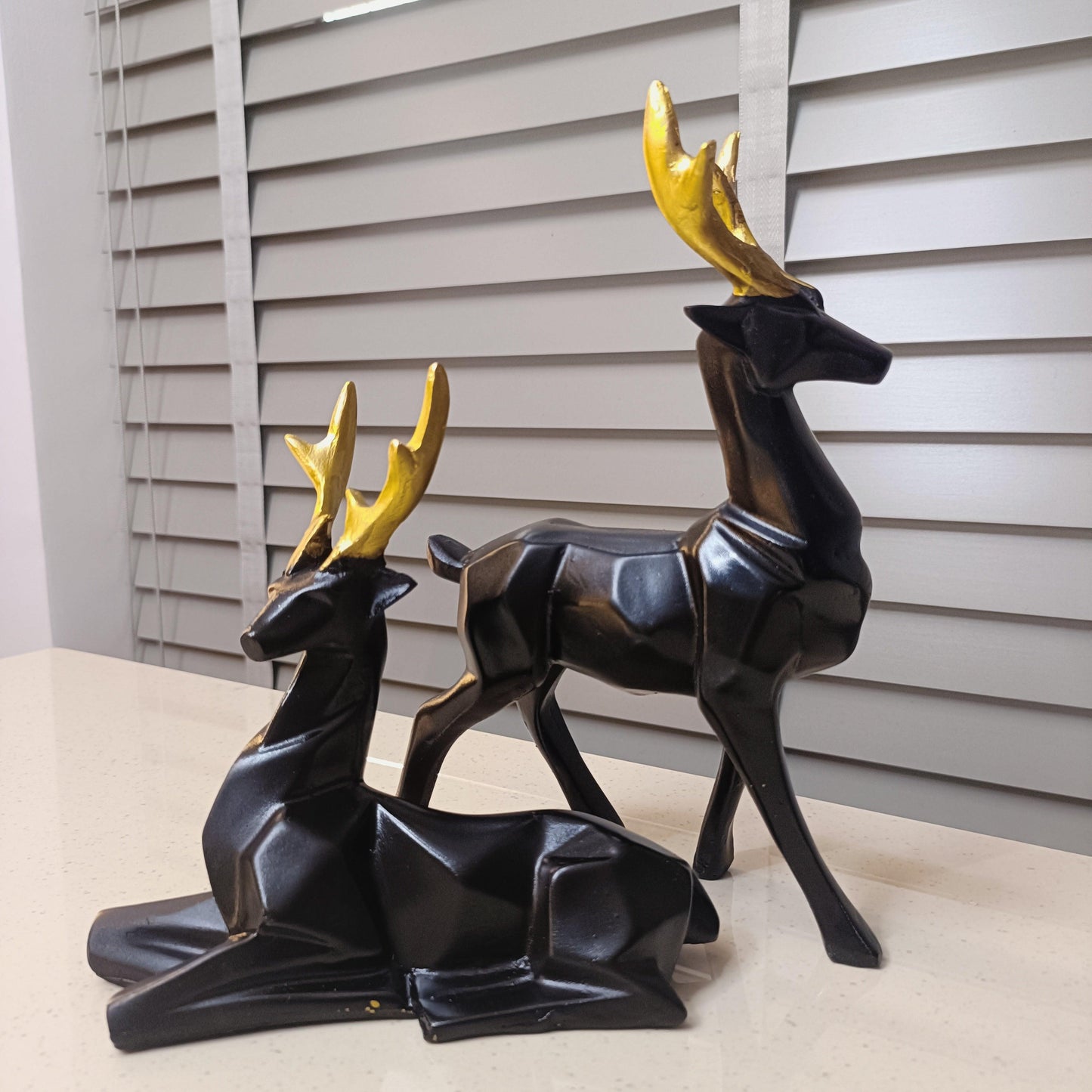 Statue ALiLA Black Deer Showpiece Statue Idol for Home Office Table Deocration & Gifting, Set of 2 Statue